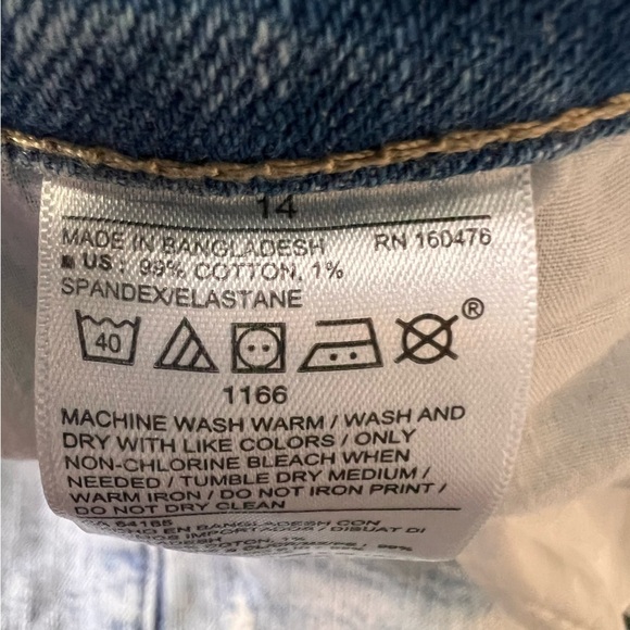 Old Navy Mid Rise Boyfriend Distressed Jeans Size 14 - Picture 9 of 12